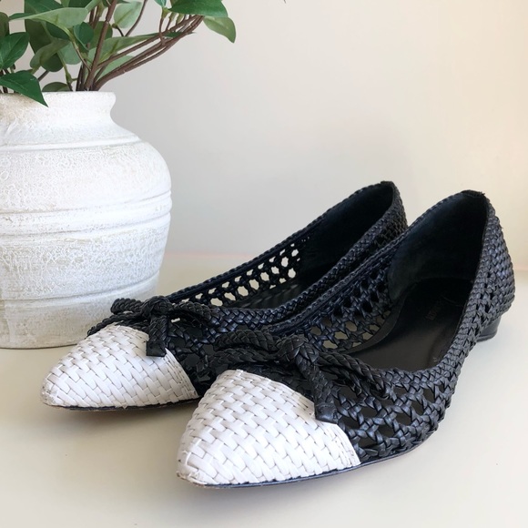 Delman Black and white woven flat slip-on with woven bow detail leather size 9 - Picture 1 of 17